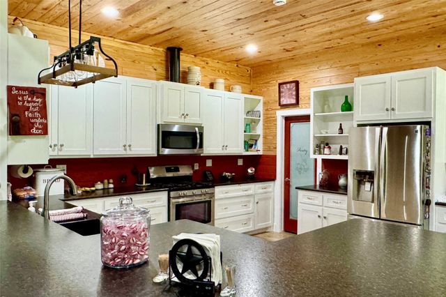 17 Mosley Lane, Huntsville, TX 77320