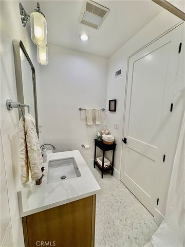 2621 Gates Avenue B, Redondo Beach, CA 90278