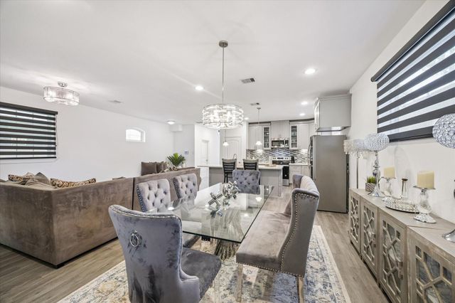 5116 Creekmont Drive, Houston, TX 77091