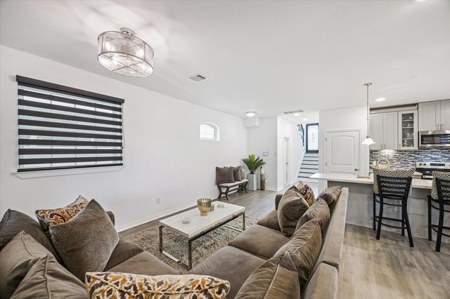 5116 Creekmont Drive, Houston, TX 77091