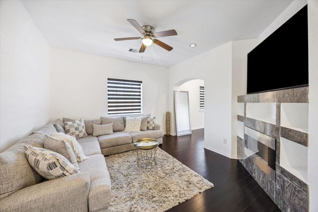 5116 Creekmont Drive, Houston, TX 77091