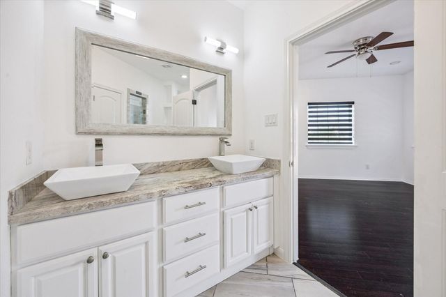 5116 Creekmont Drive, Houston, TX 77091