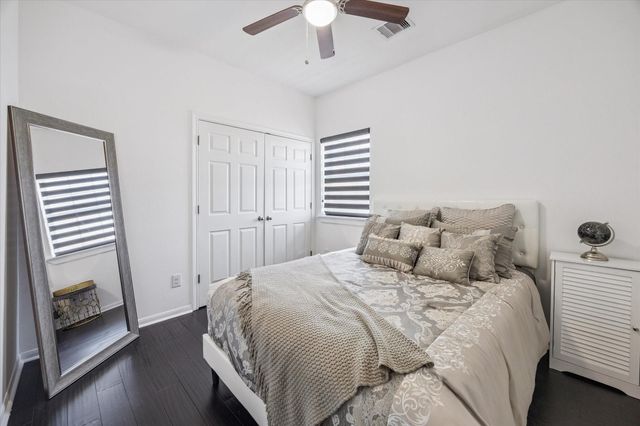 5116 Creekmont Drive, Houston, TX 77091