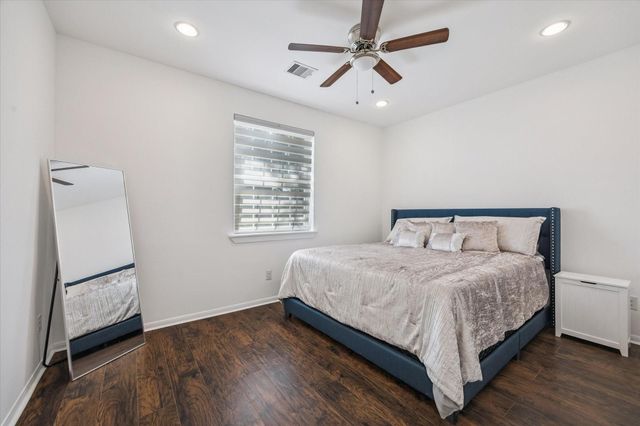 5116 Creekmont Drive, Houston, TX 77091