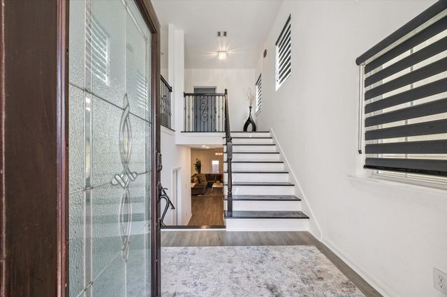 5116 Creekmont Drive, Houston, TX 77091