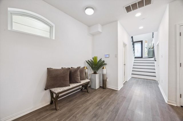 5116 Creekmont Drive, Houston, TX 77091