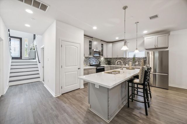 5116 Creekmont Drive, Houston, TX 77091