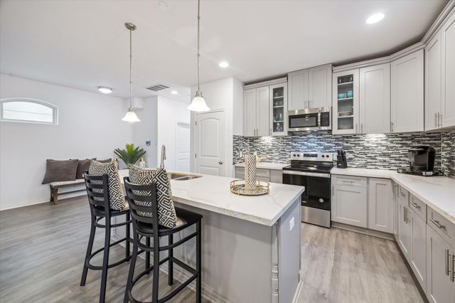 5116 Creekmont Drive, Houston, TX 77091