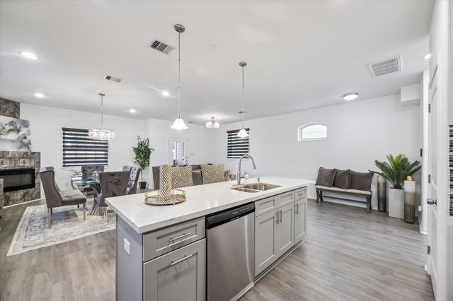 5116 Creekmont Drive, Houston, TX 77091