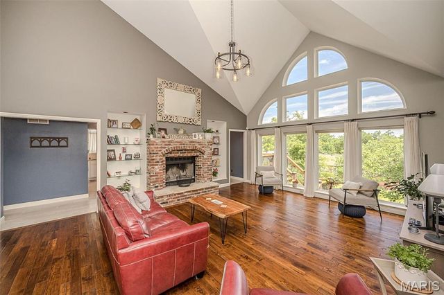 9609 Oakmont Woods Court, Crestwood, MO 63126