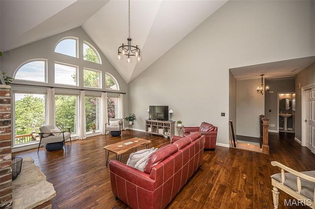 9609 Oakmont Woods Court, Crestwood, MO 63126