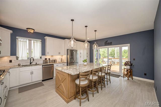 9609 Oakmont Woods Court, Crestwood, MO 63126