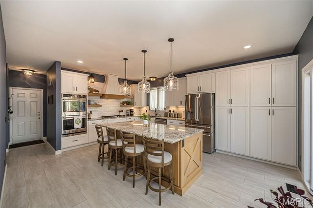 9609 Oakmont Woods Court, Crestwood, MO 63126