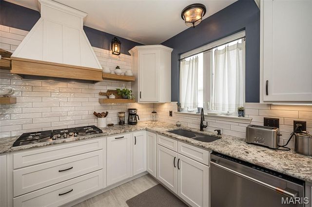 9609 Oakmont Woods Court, Crestwood, MO 63126