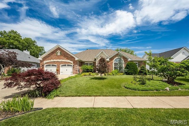 9609 Oakmont Woods Court, Crestwood, MO 63126