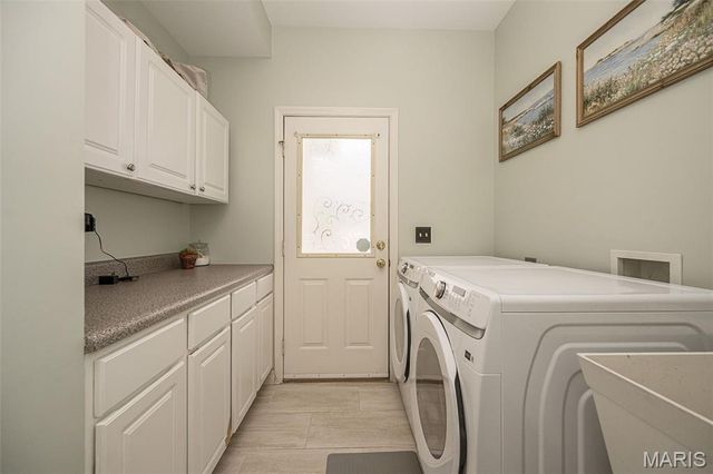 9609 Oakmont Woods Court, Crestwood, MO 63126