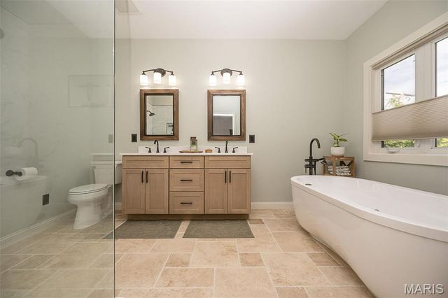 9609 Oakmont Woods Court, Crestwood, MO 63126