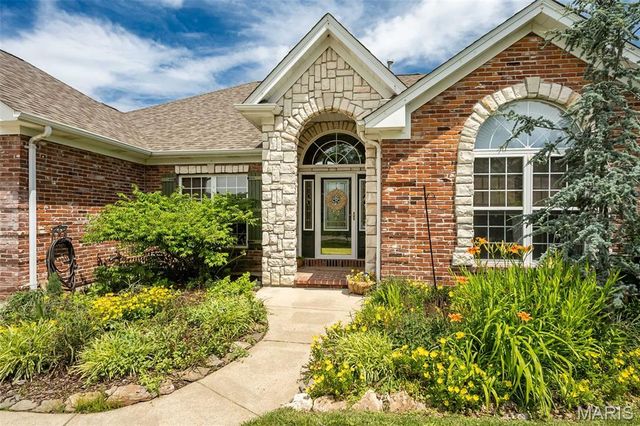9609 Oakmont Woods Court, Crestwood, MO 63126
