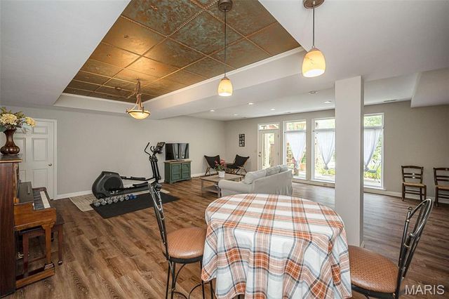 9609 Oakmont Woods Court, Crestwood, MO 63126