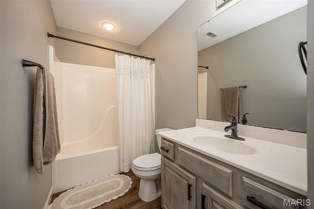 9609 Oakmont Woods Court, Crestwood, MO 63126