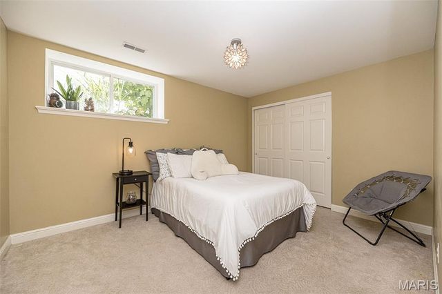 9609 Oakmont Woods Court, Crestwood, MO 63126