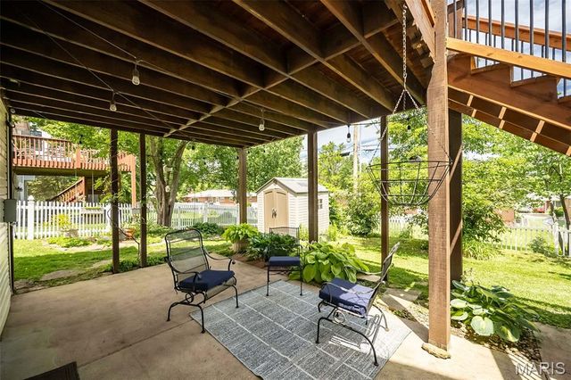 9609 Oakmont Woods Court, Crestwood, MO 63126
