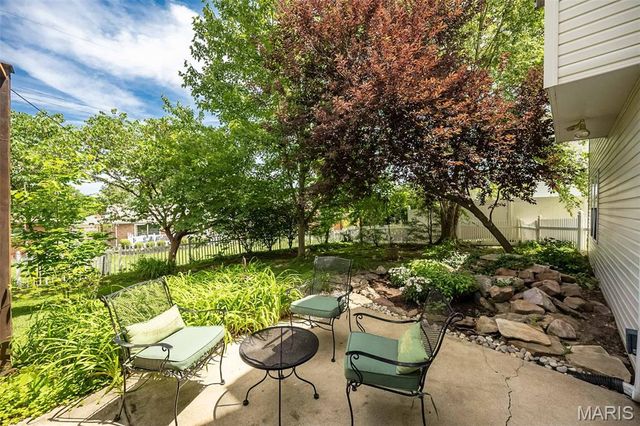 9609 Oakmont Woods Court, Crestwood, MO 63126
