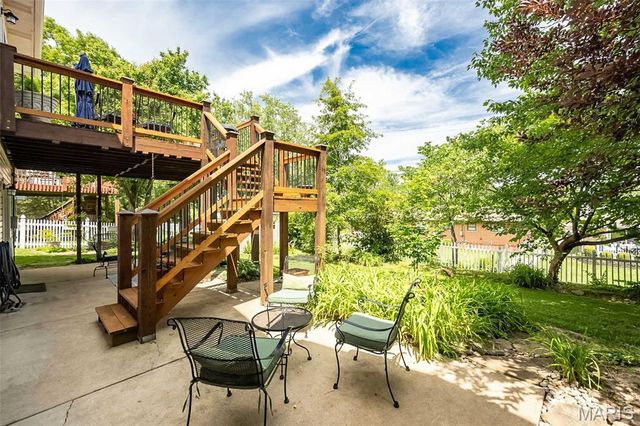 9609 Oakmont Woods Court, Crestwood, MO 63126
