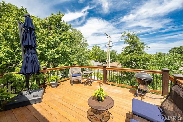 9609 Oakmont Woods Court, Crestwood, MO 63126