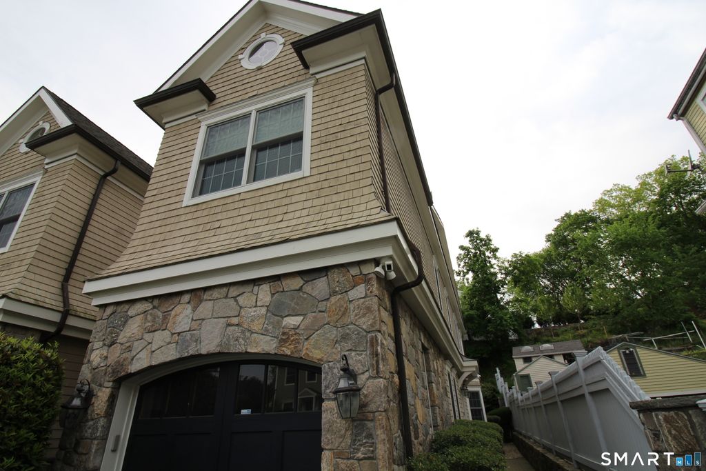 288 Davis Avenue 1, Greenwich, CT 06830
