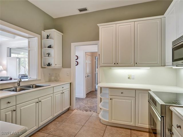 210 2nd ST S 1C, Naples, FL 34102