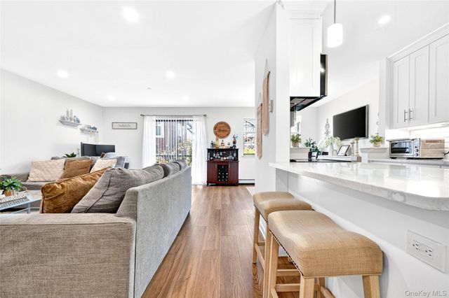 24 Carhart Avenue 211, White Plains, NY 10605