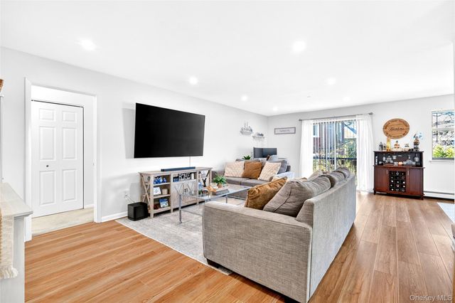 24 Carhart Avenue 211, White Plains, NY 10605