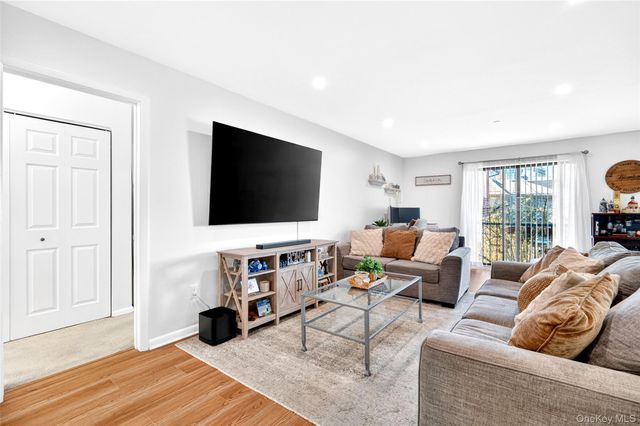 24 Carhart Avenue 211, White Plains, NY 10605