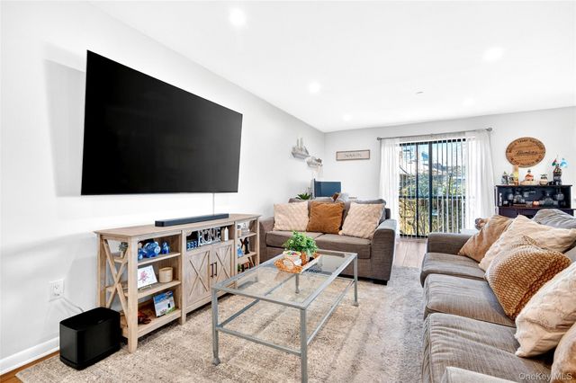 24 Carhart Avenue 211, White Plains, NY 10605