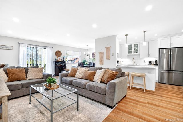 24 Carhart Avenue 211, White Plains, NY 10605