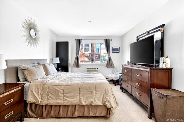 24 Carhart Avenue 211, White Plains, NY 10605