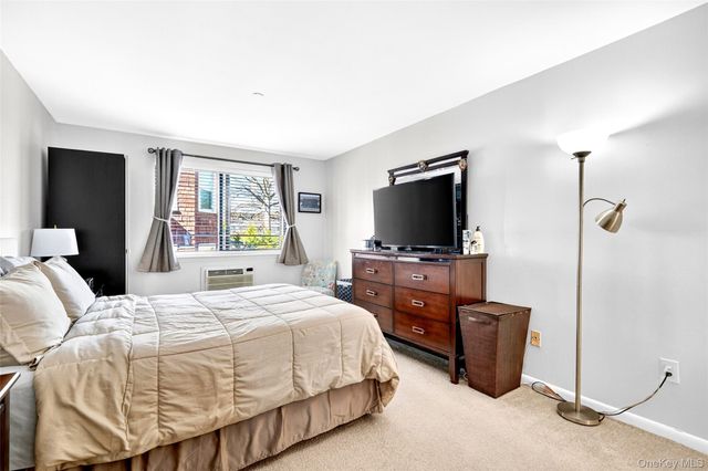 24 Carhart Avenue 211, White Plains, NY 10605