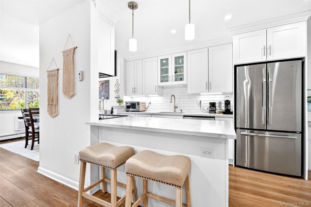 24 Carhart Avenue 211, White Plains, NY 10605