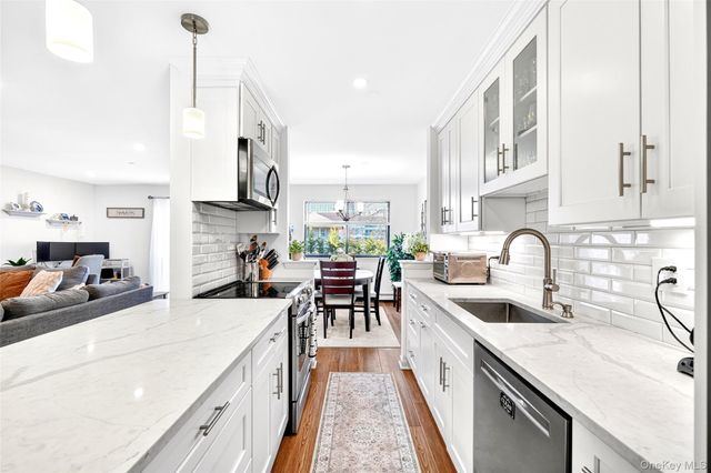 24 Carhart Avenue 211, White Plains, NY 10605