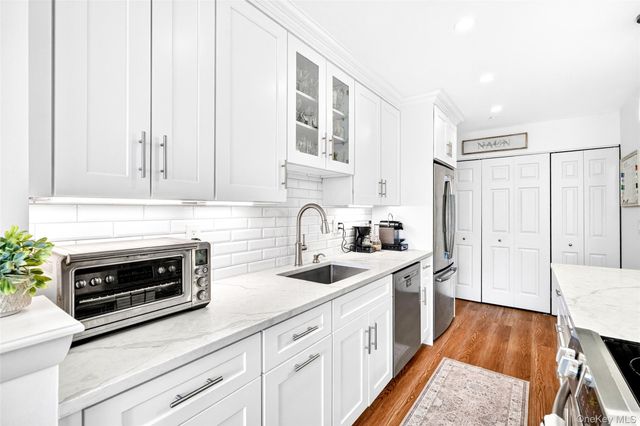 24 Carhart Avenue 211, White Plains, NY 10605