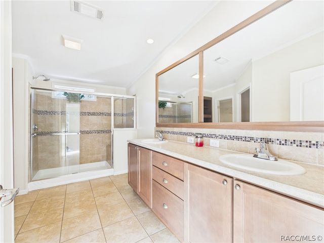 8252 N Elmtree Avenue, Crystal River, FL 34428