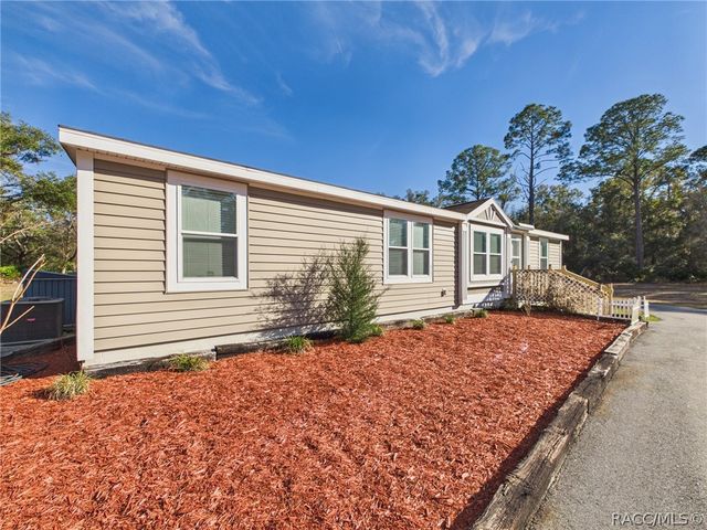 8252 N Elmtree Avenue, Crystal River, FL 34428