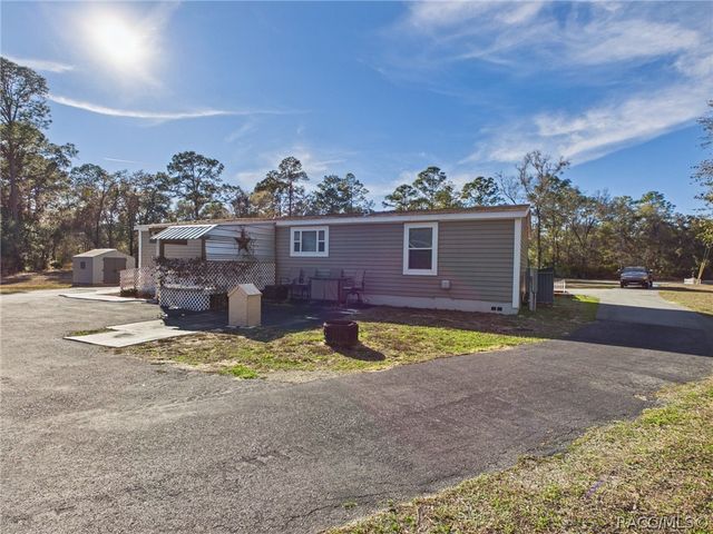 8252 N Elmtree Avenue, Crystal River, FL 34428