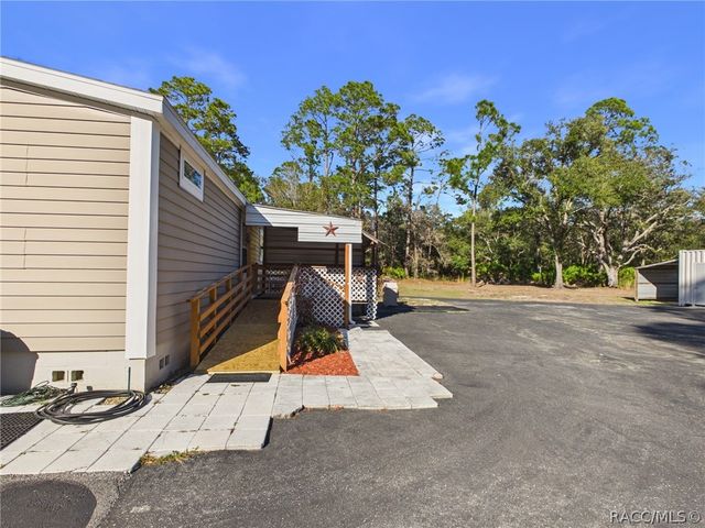 8252 N Elmtree Avenue, Crystal River, FL 34428