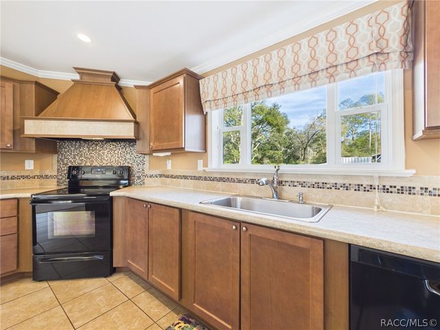 8252 N Elmtree Avenue, Crystal River, FL 34428