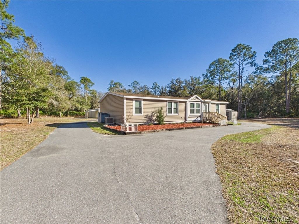 8252 N Elmtree Avenue, Crystal River, FL 34428