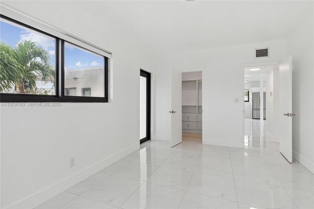 8010 Crespi Blvd 4, Miami Beach, FL 33141