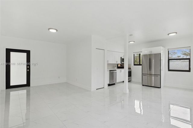8010 Crespi Blvd 4, Miami Beach, FL 33141
