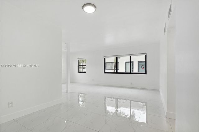 8010 Crespi Blvd 4, Miami Beach, FL 33141